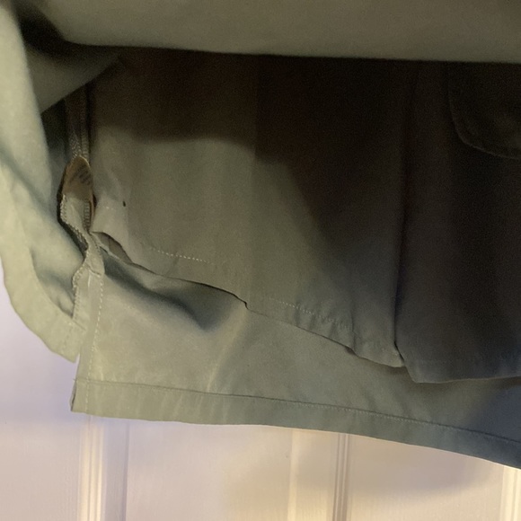 TITLE NINE GOLF SKIRT/ SKORT/SHORTS GREEN SIZE 10 WITH SIDE ZIP AND BACK POCKET - Picture 7 of 9